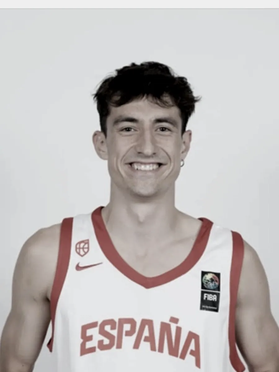 Former Escoleta player wearing the Spanish 3x3 national team shirt
