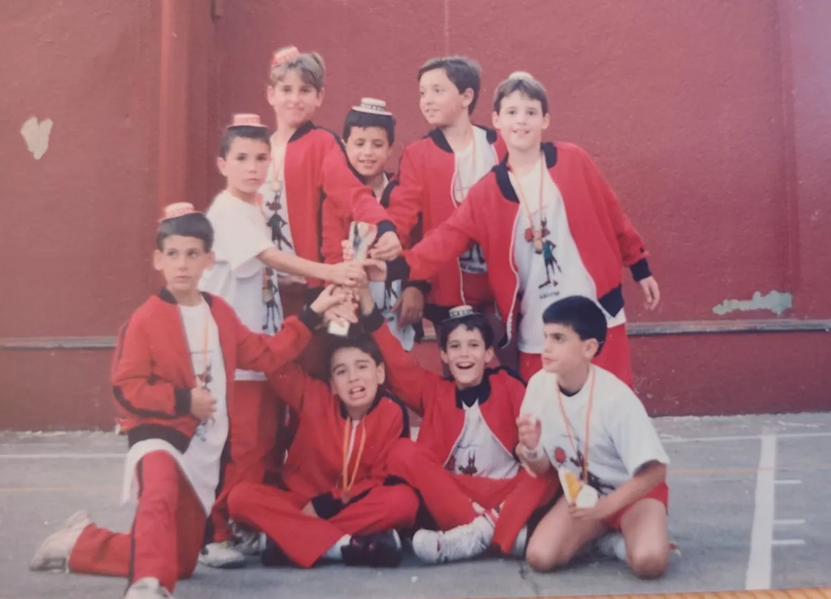 Grup Barna kids celebrating with a trophy in the 90s