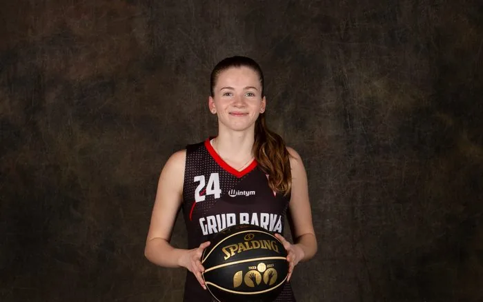 Jugadora del CB Grup Barna, un dels equips femenins del club