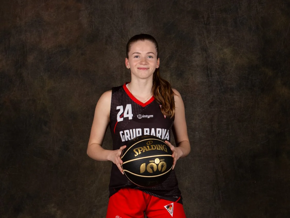 Jugadora del CB Grup Barna, un dels equips femenins del club