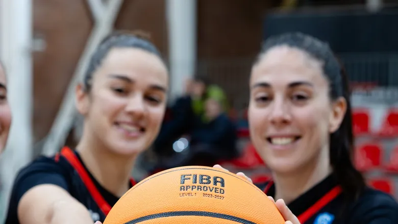 Players from CB Grup Barna's senior women's team holding the ball