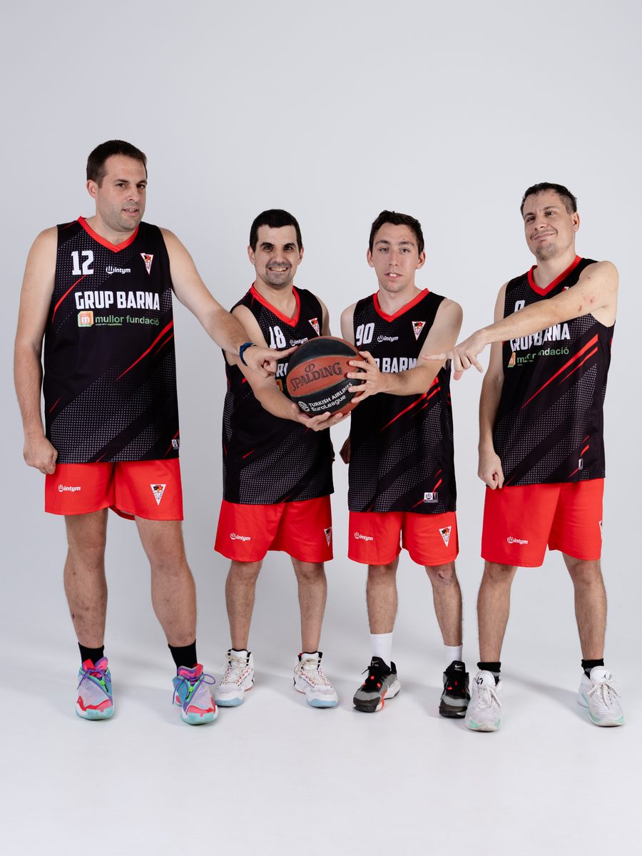 Four Barna Màgics players with the ball, in the official CB Grup Barna kit