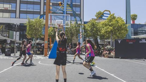 Photo of the 3x3 tournament at Westfield Glòries, in Metrópoli Abierta