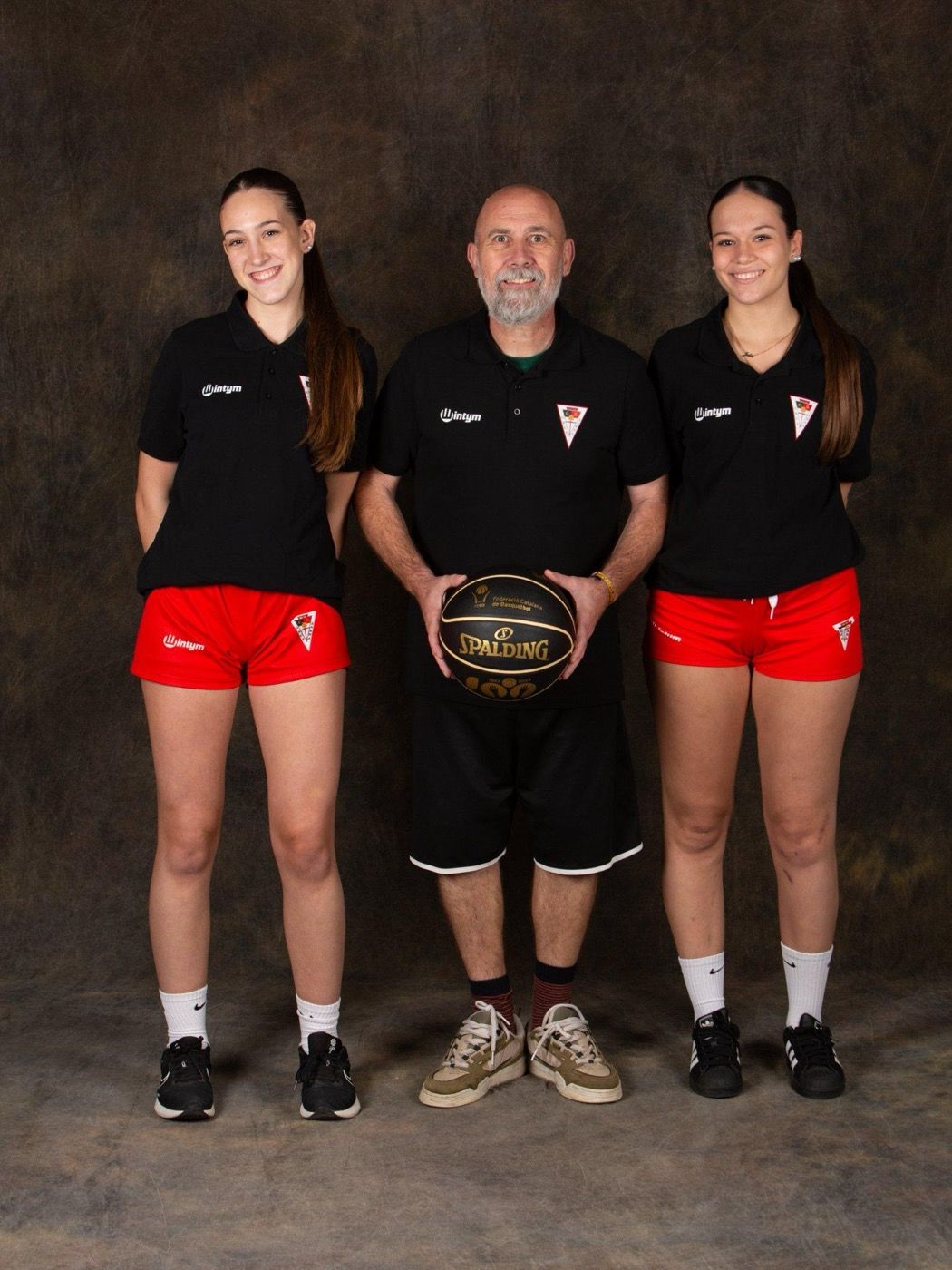 Staff mixt: entrenadora i entrenador del CB Grup Barna